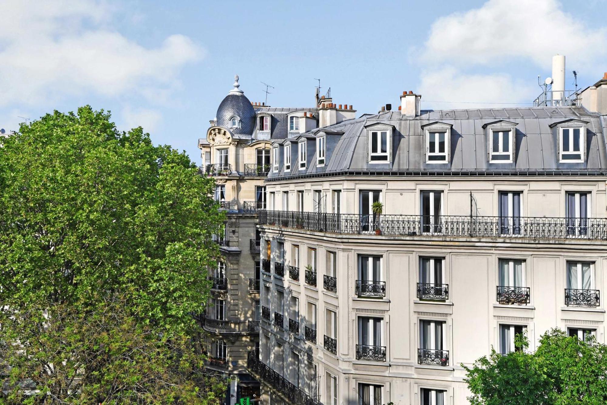 Modern Near Gare De L Est